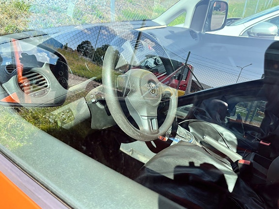 Volkswagen Caddy 2 of 3