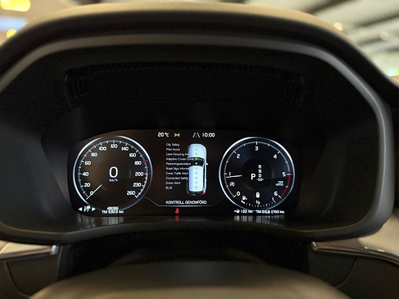 Volvo XC60 12 of 17