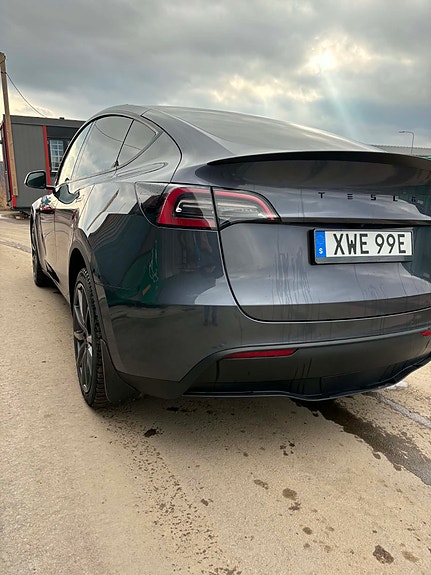 Tesla Model Y 2 of 6