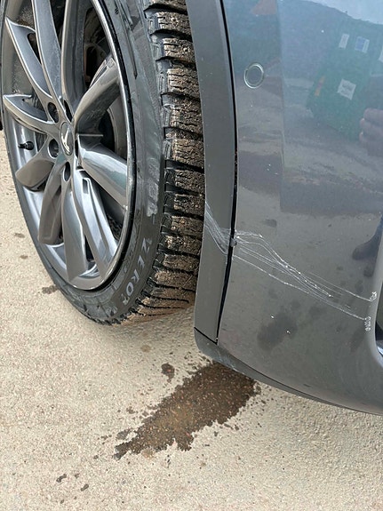Tesla Model Y 5 of 6