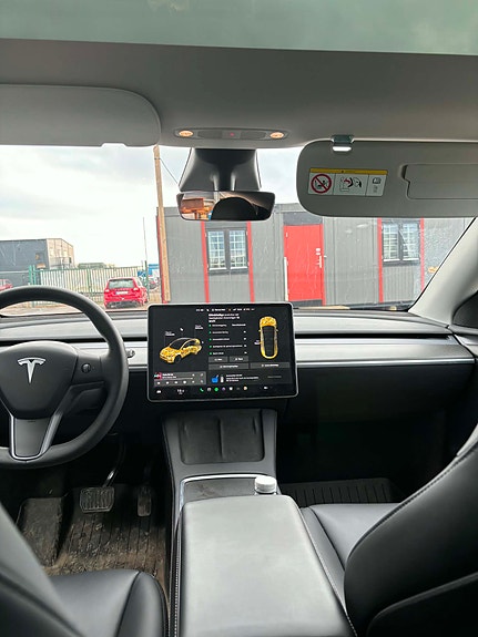 Tesla Model Y 3 of 6