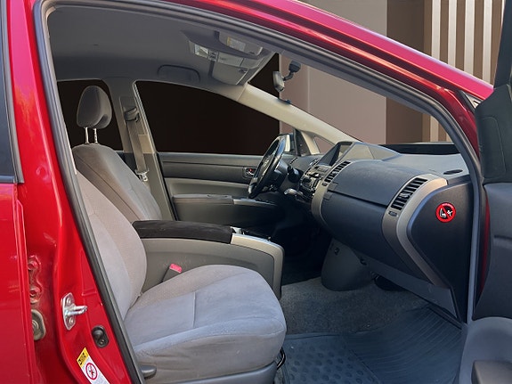 Toyota Prius 10 of 15