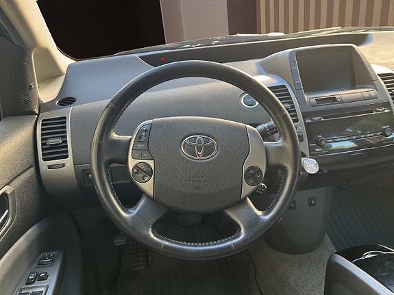Toyota Prius 14 of 15