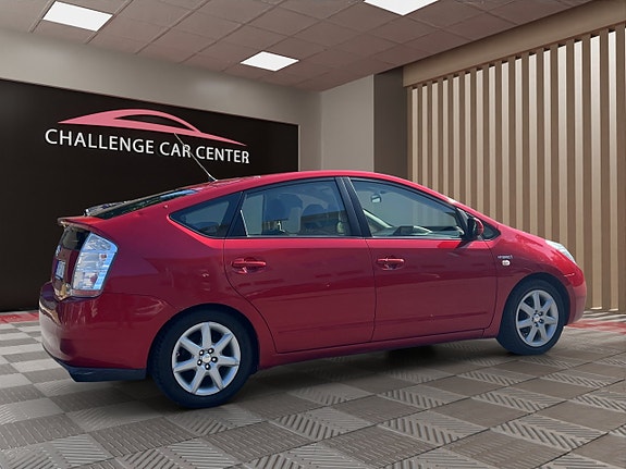 Toyota Prius 5 of 15