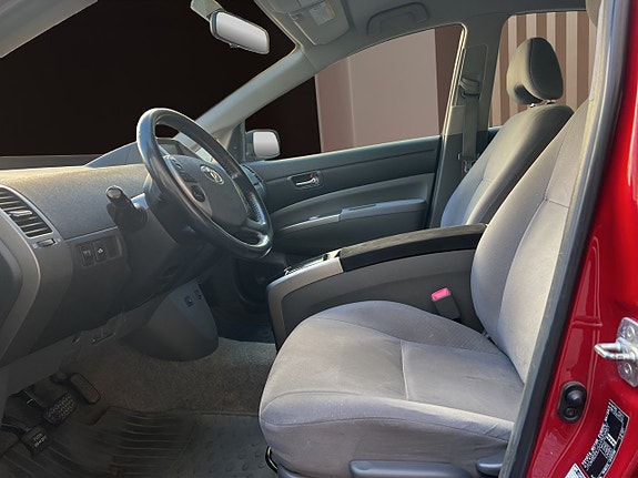 Toyota Prius 9 of 15
