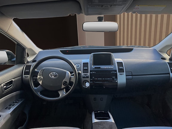 Toyota Prius 13 of 15