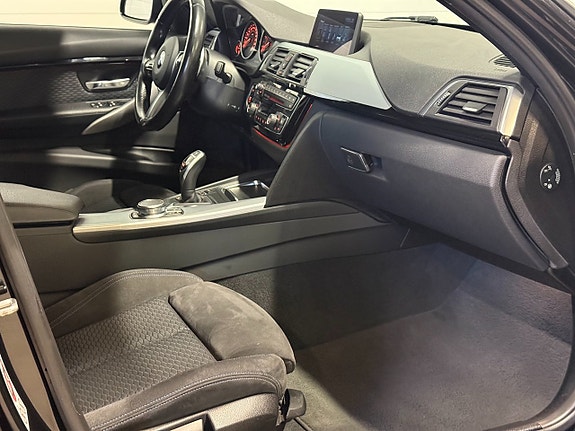 BMW 320d 12 of 17
