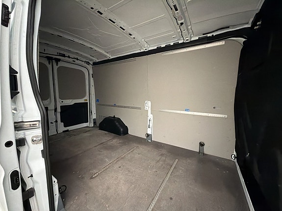 Ford Transit 13 of 28