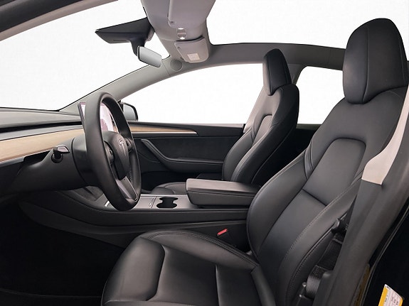 Tesla Model Y 13 of 29