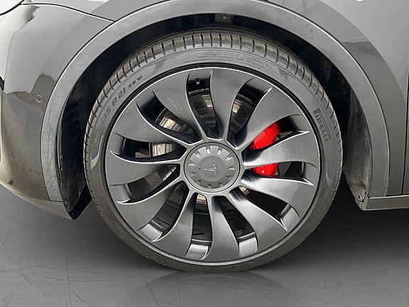 Tesla Model Y 26 of 29