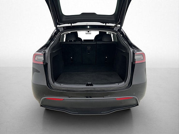 Tesla Model Y 9 of 29