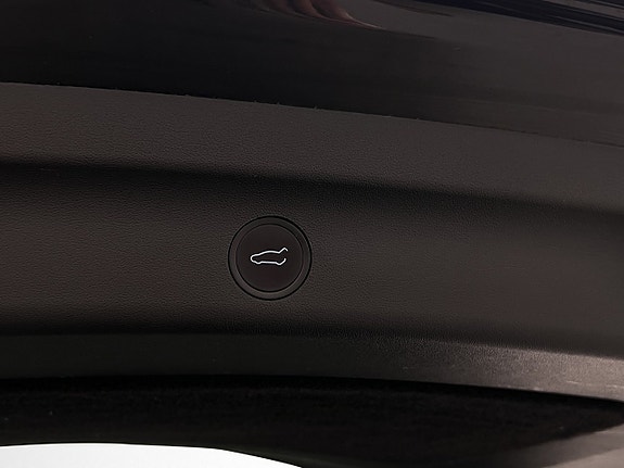 Tesla Model Y 25 of 29