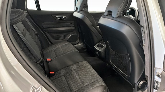 Volvo V60 Cross Country 5 of 13