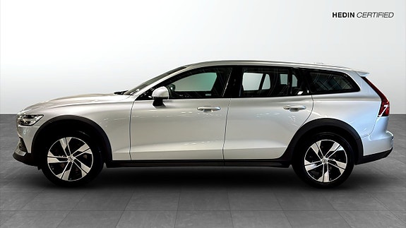 Volvo V60 Cross Country 6 of 13