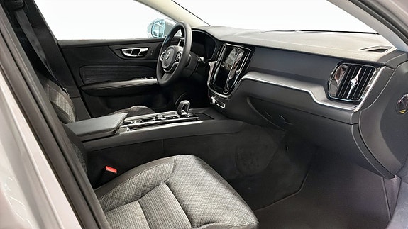 Volvo V60 Cross Country 3 of 13