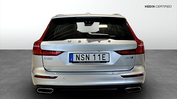 Volvo V60 Cross Country 7 of 13