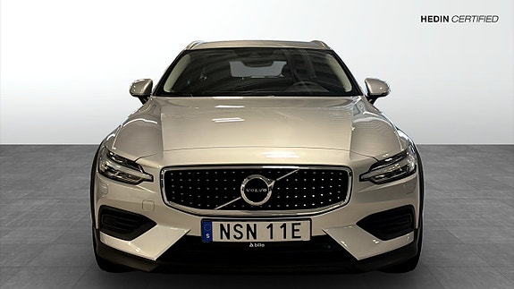 Volvo V60 Cross Country 8 of 13