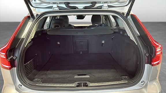 Volvo V60 Cross Country 10 of 13