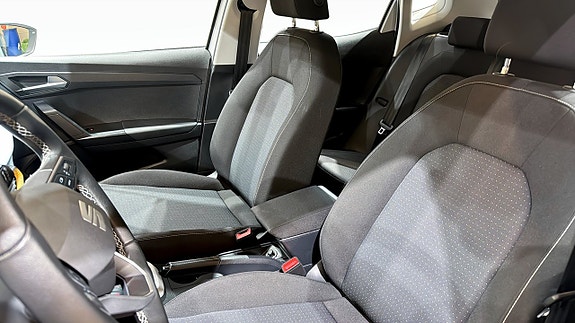 Seat Arona 8 of 18