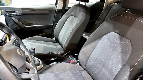 Seat Arona 8 of 18