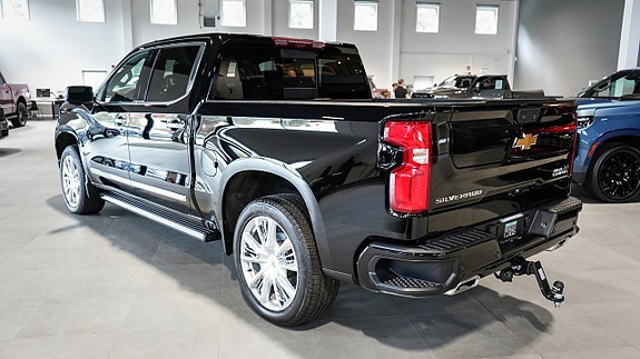 Chevrolet Silverado EV 9 of 30