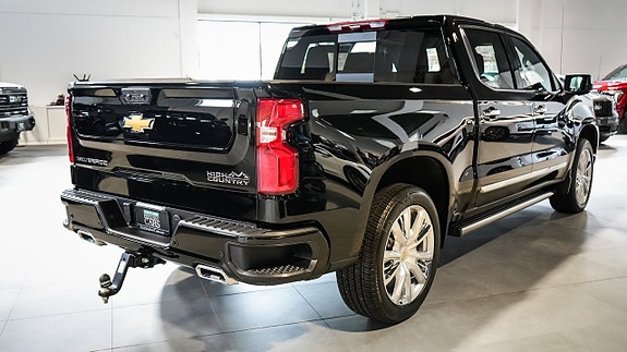 Chevrolet Silverado EV 7 of 30