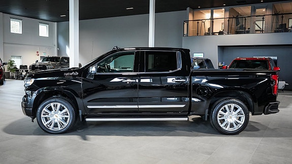 Chevrolet Silverado EV 3 of 30