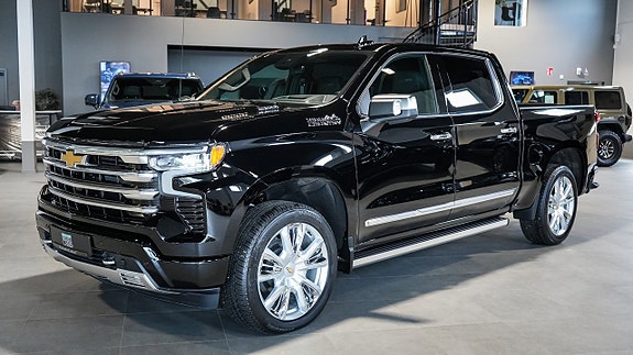 Chevrolet Silverado EV 2 of 30