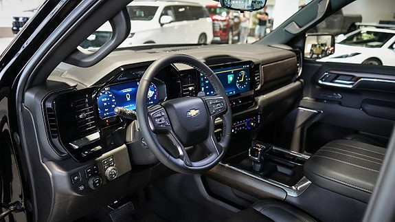Chevrolet Silverado EV 15 of 30
