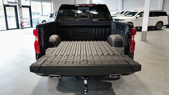 Chevrolet Silverado EV 10 of 30