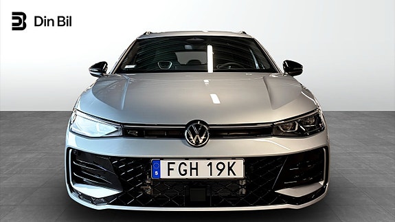 Volkswagen Passat 5 of 14