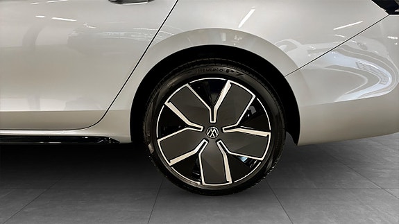 Volkswagen Passat 7 of 14
