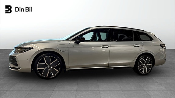 Volkswagen Passat 3 of 14