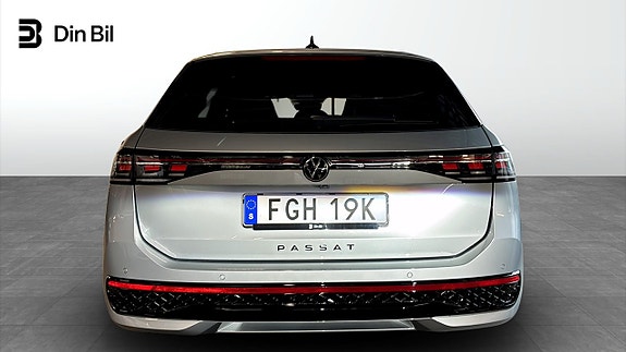 Volkswagen Passat 6 of 14