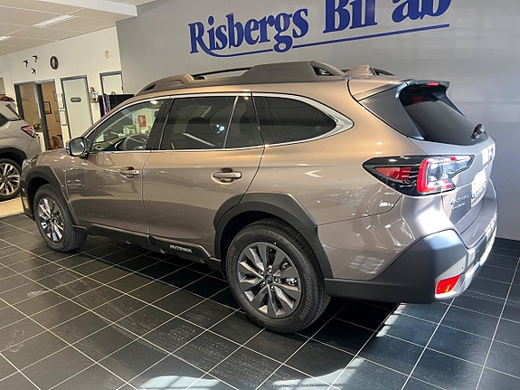 Subaru Outback 4 of 13