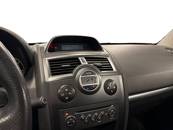 Renault Megane 11 of 15