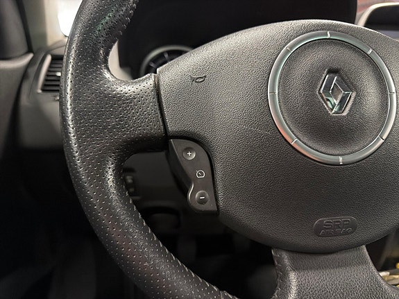 Renault Megane 12 of 15