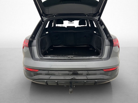 Audi Q8 10 of 30