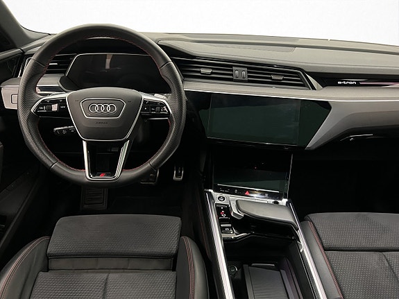 Audi Q8 12 of 30