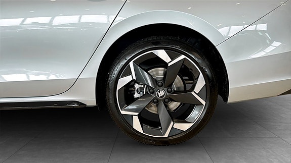 Skoda Superb 6 of 15