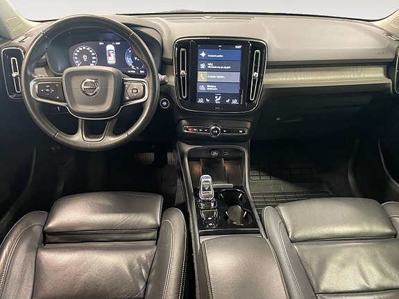 Volvo XC40 10 of 26