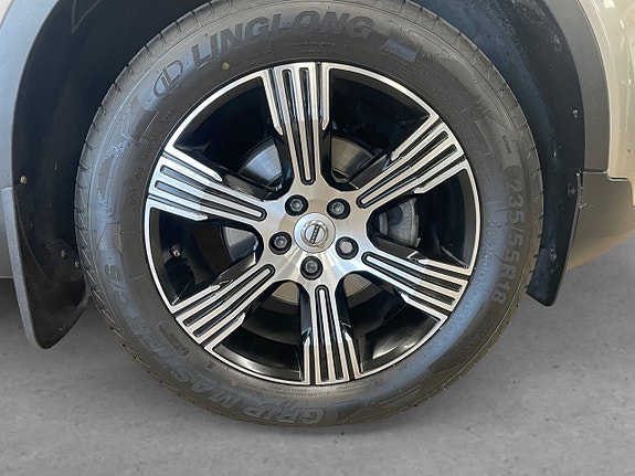 Volvo XC40 8 of 26