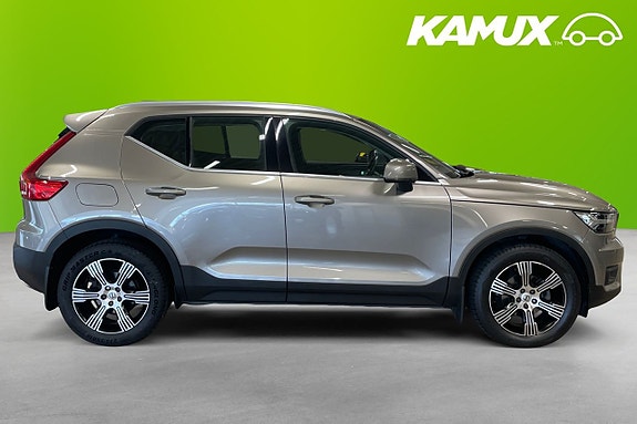 Volvo XC40 2 of 26