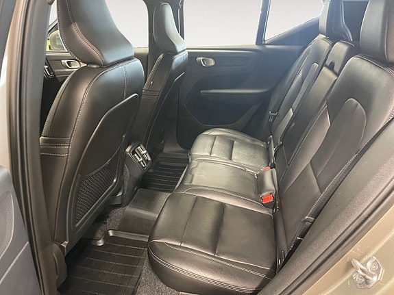 Volvo XC40 14 of 26