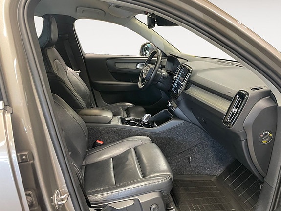 Volvo XC40 15 of 26