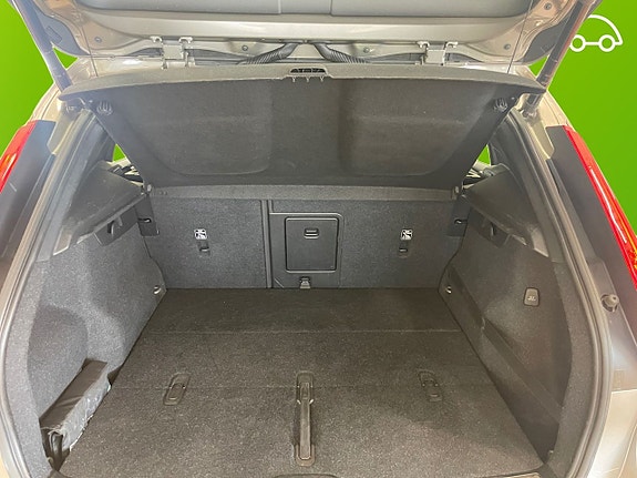 Volvo XC40 16 of 26