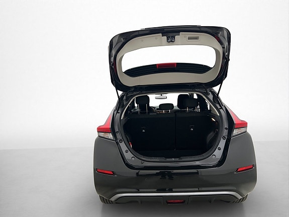 Nissan Leaf 27 of 30