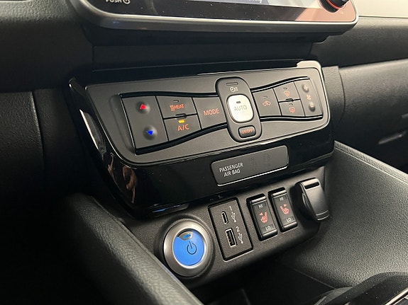Nissan Leaf 25 of 30