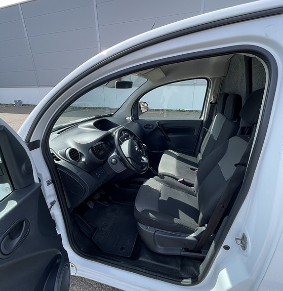 Nissan NV250 3 of 8