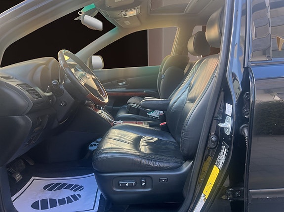 Lexus RX400h 9 of 17